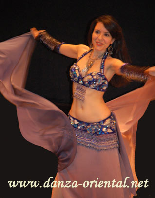 Danza Oriental con dos velos